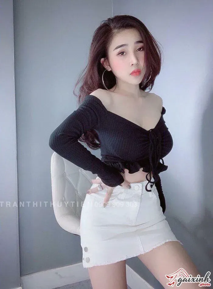 gái xinh mặc áo trễ vai 18