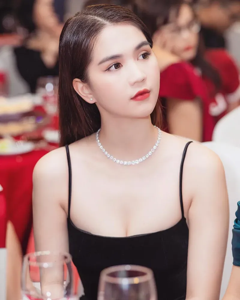 Ngọc Trinh 13