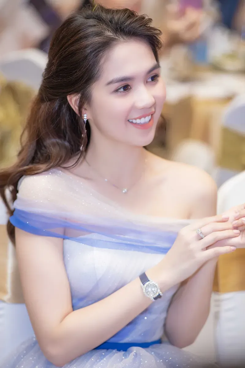 Ngọc Trinh 24