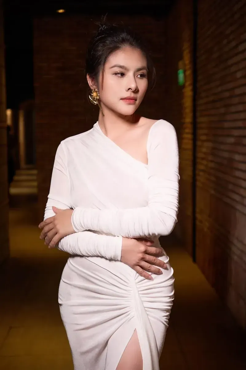 Vân Trang  25