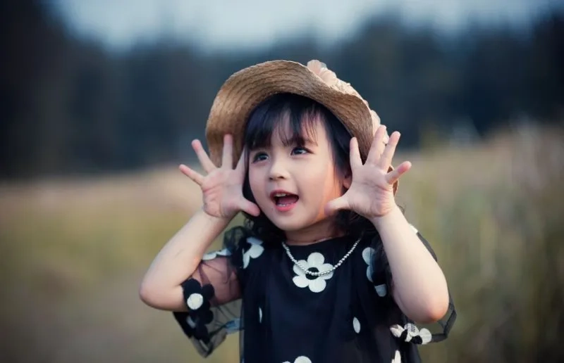 Trang trí điện thoại bằng hình nền cute em bé để thêm phần tươi vui mỗi ngày