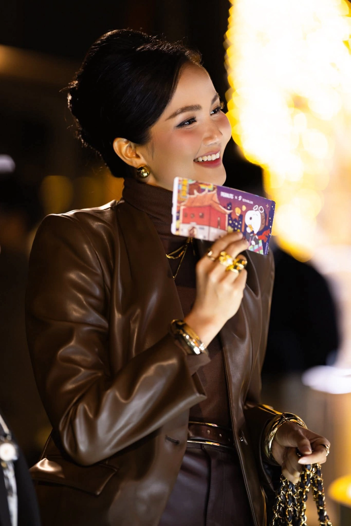 Rơi nước mắt trước câu chuyện vượt khó của H'Hen Niê đầy nghị lực