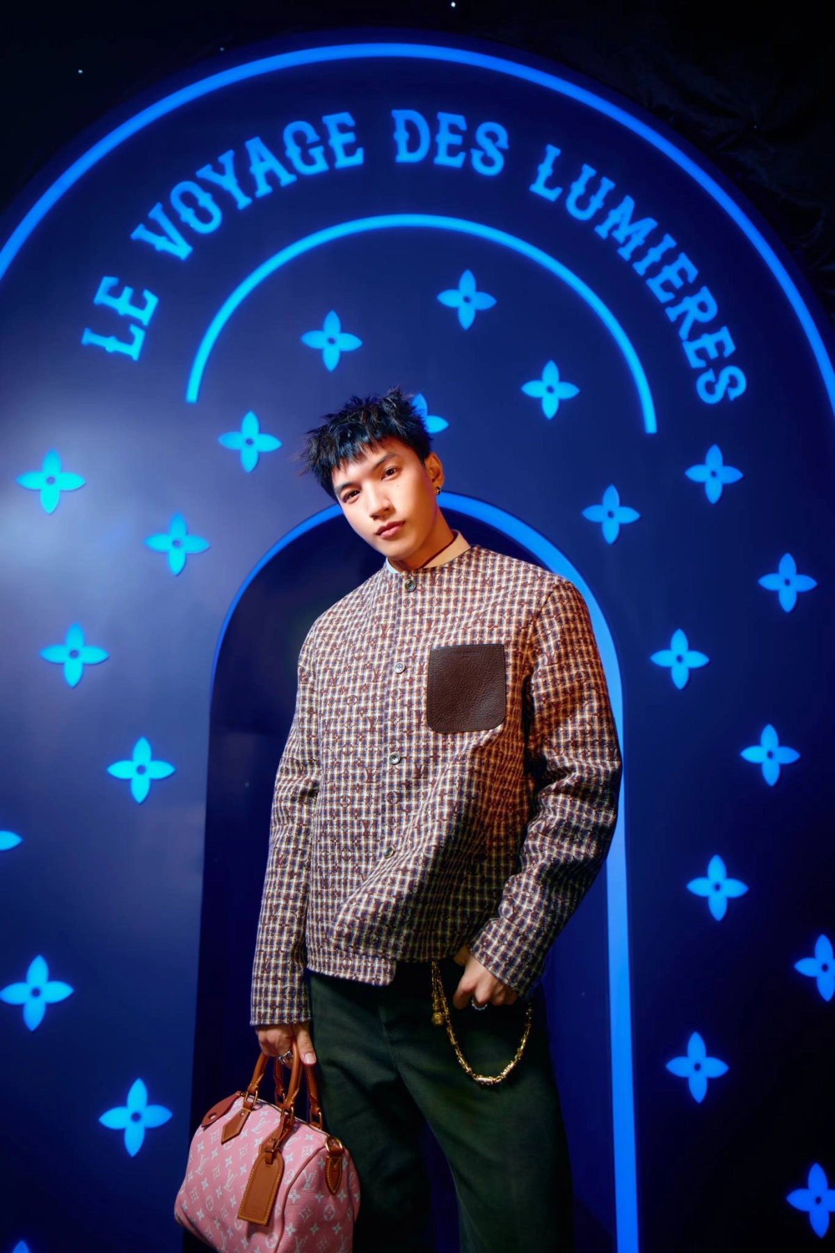 Visual đỉnh chóp cùng Hieuthuhai chiều cao mét 8 cực phẩm