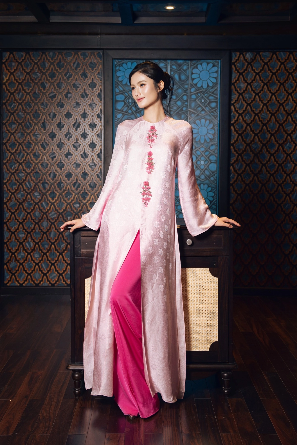 Nhan sắc thăng hạng rõ rệt của Huỳnh Trần Ý Nhi hoa hậu nhiệm kỳ 2023