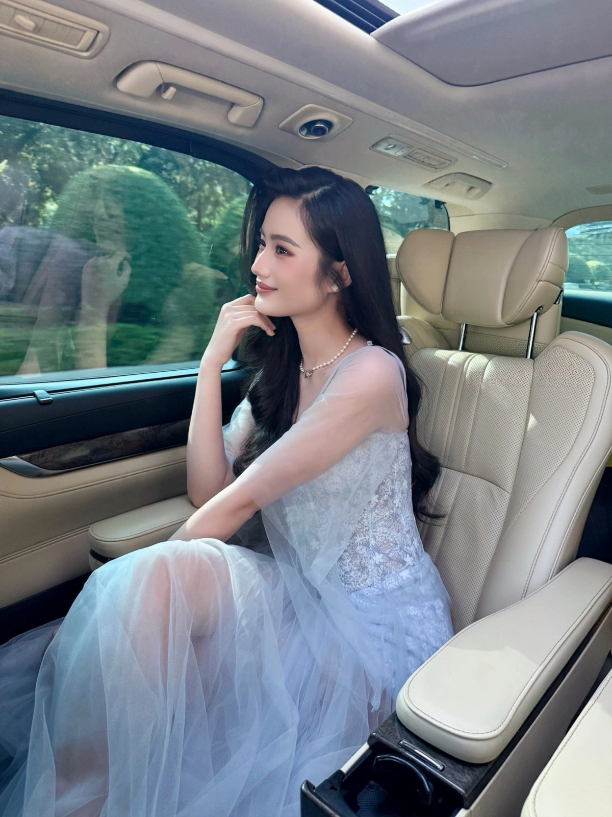 Ủng hộ đại diện Việt Nam Huỳnh Trần Ý Nhi Miss World Vietnam tại đấu trường quốc tế