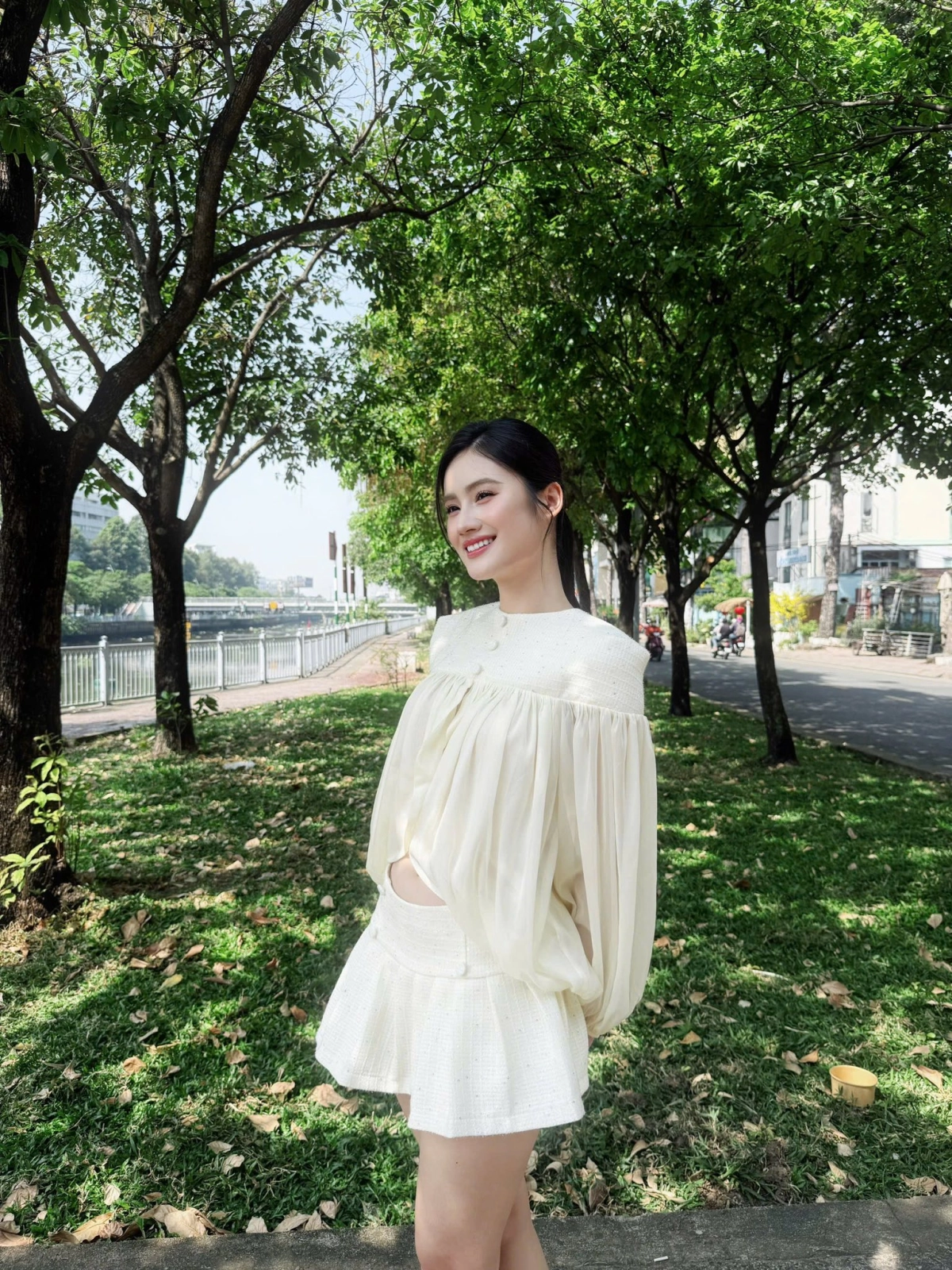 Hé lộ những bí mật thú vị về Huỳnh Trần Ý Nhi đời tư và chuyện tình 9 năm