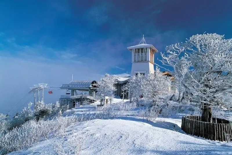 Chút buồn man mác trong những tấm ảnh phong cảnh anime mùa đông