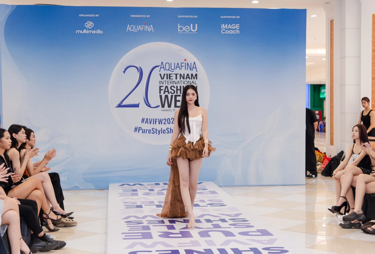 Nhan sắc thăng hạng trong bộ ảnh Trần Ngọc Châu Anh vừa đăng tải