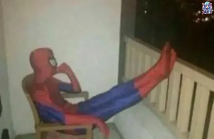 Khám phá bộ ảnh meme Spiderman bé siêu hài hước và đáng yêu