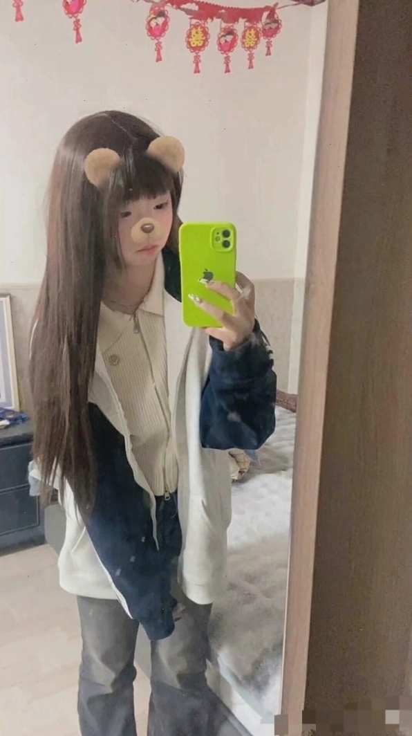 Ảnh gái xinh 2012 che mặt, bên cạnh những vật nuôi dễ thương