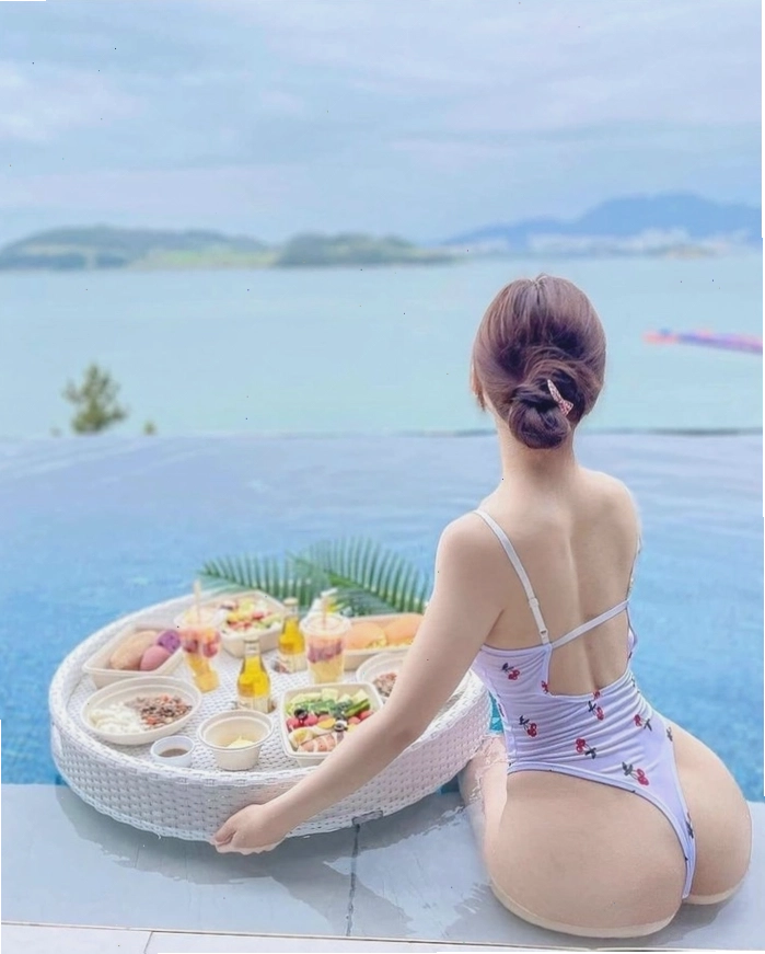 Ảnh gái xinh khoe dáng cong quyến rũ với bikini
