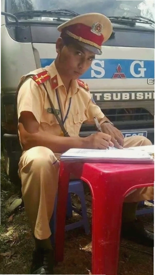 Ảnh meme công an hài hước