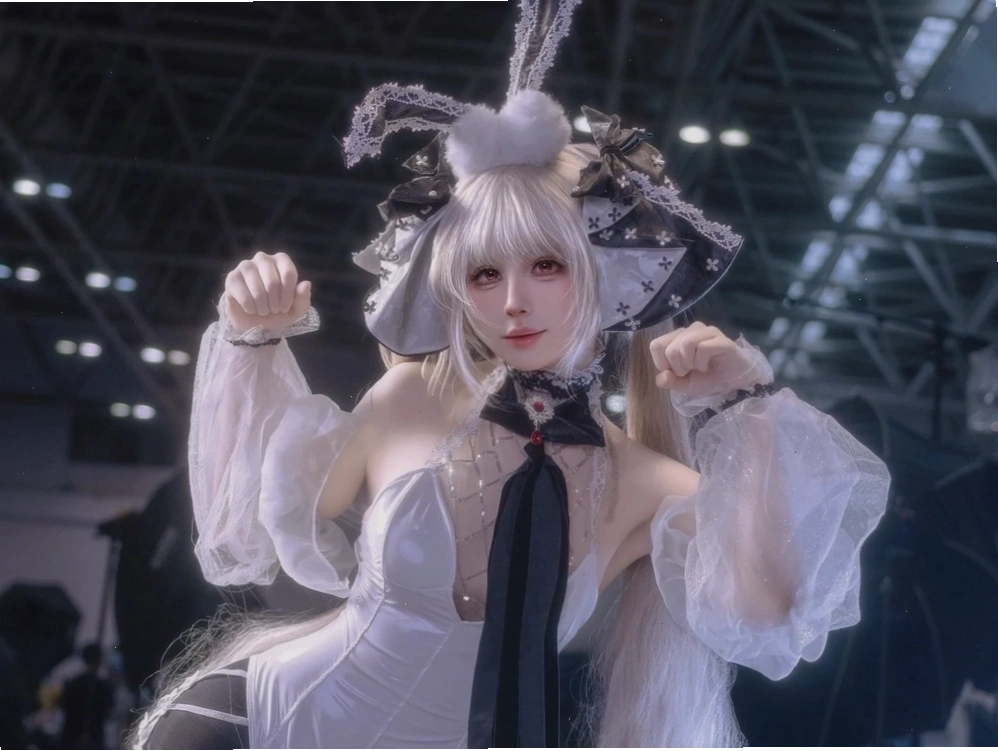Anime gái cosplay nữ chiến binh mạnh mẽ