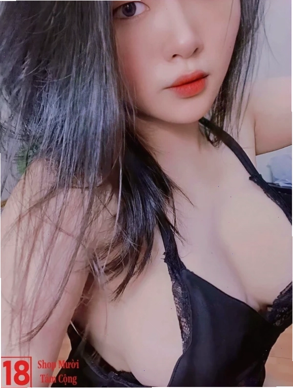 Cô gái tự tin khoe vẻ đẹp hình thể