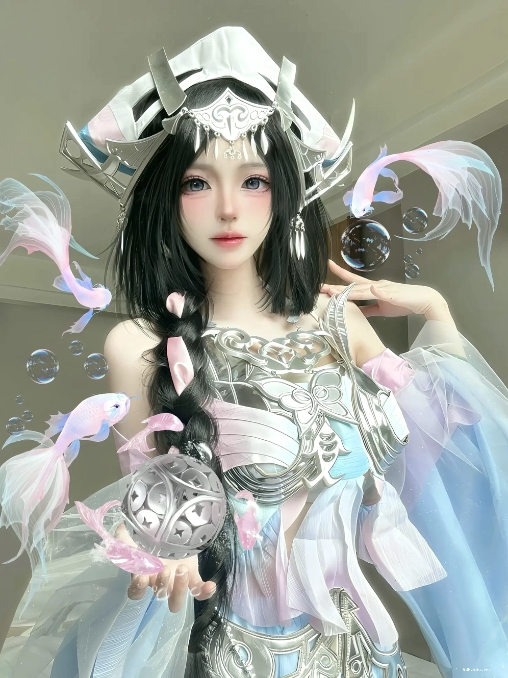 Cosplay anime nữ ngoài trời với khung cảnh thiên nhiên tươi đẹp