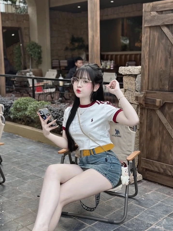 Gái xinh 2k10 với vẻ đẹp cuốn hút