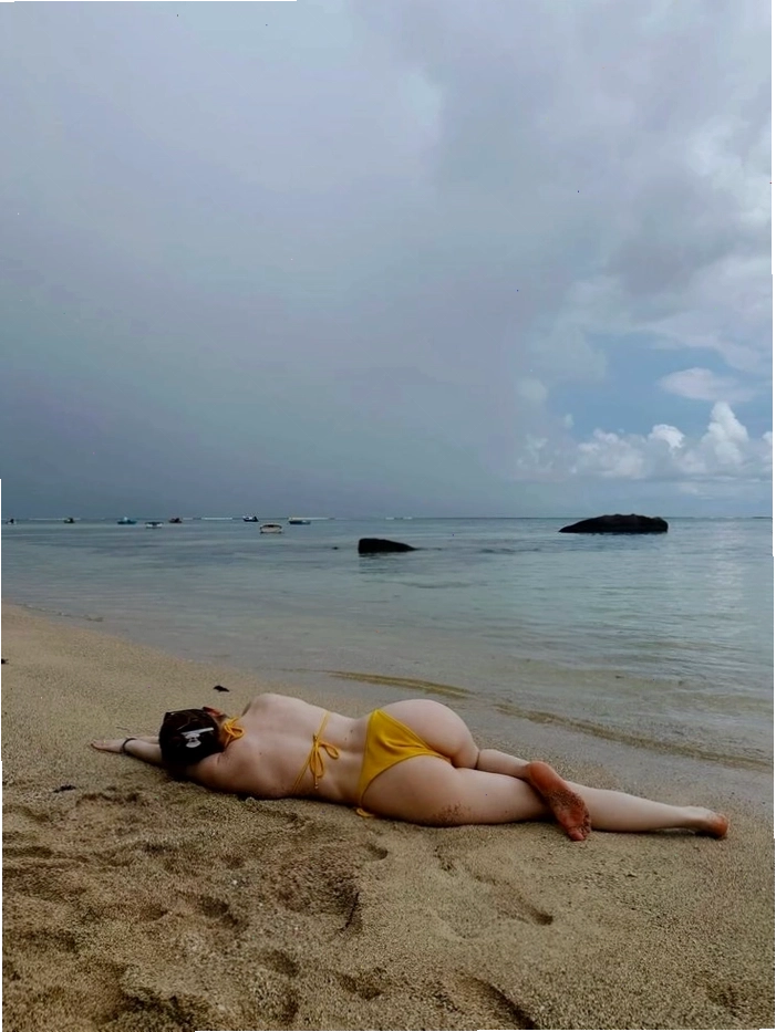 Gái xinh bikini mông to phong cách biển đẹp mắt