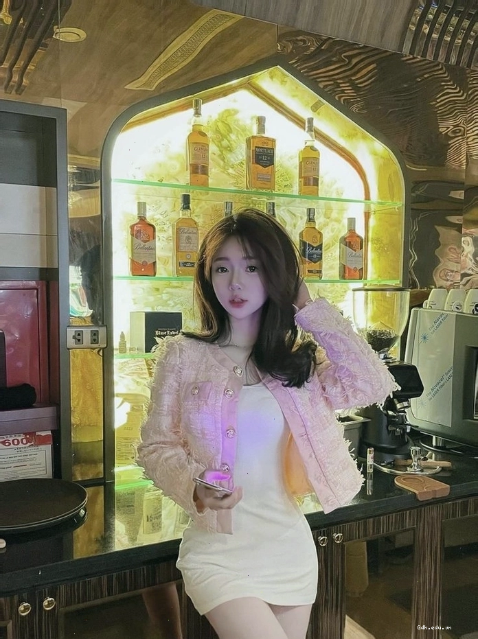 Gái xinh cấp 3 đời thường với phong thái tự tin