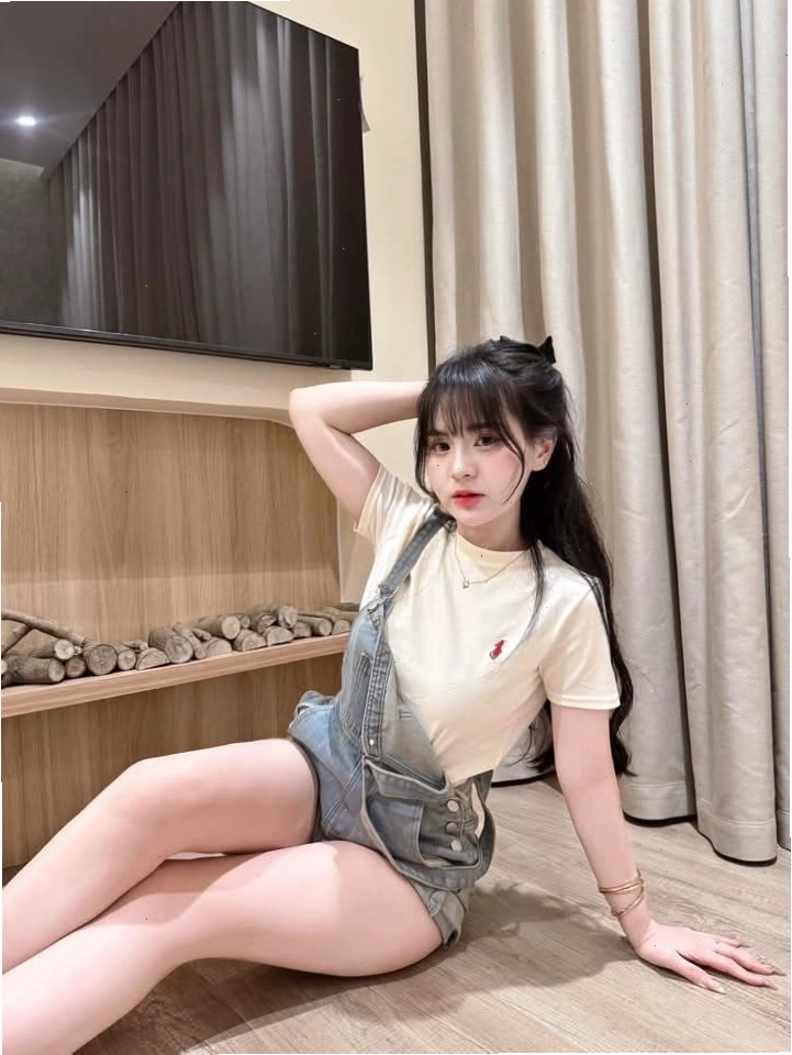 Gái xinh K10 diện váy điệu đà