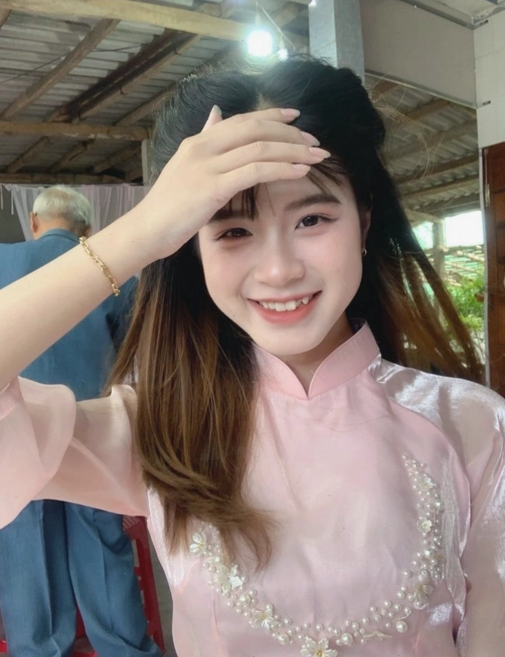 Gái xinh K10 tạo dáng chuyên nghiệp trước ống kính