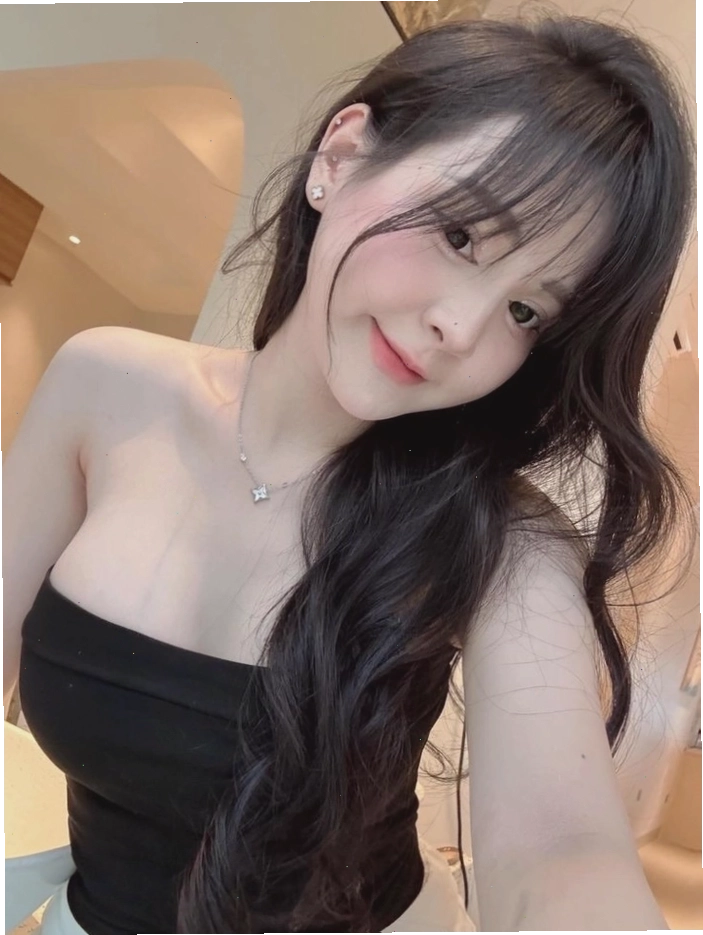 Gái xinh tóc dài trong bộ bikini khoe đường cong quyến rũ