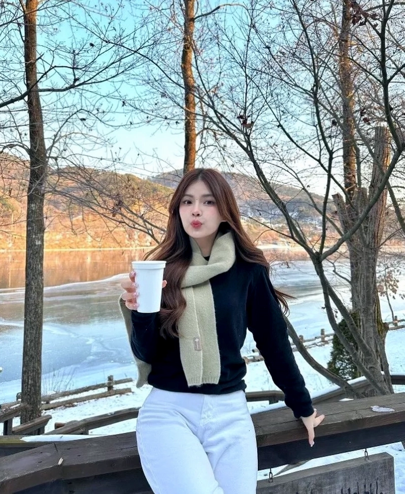 Gái xinh Trung Quốc tóc dài nhẹ nhàng chuẩn visual học đường
