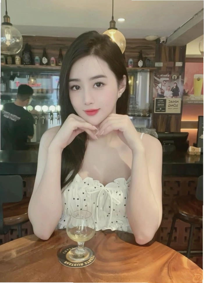 Gái xinh Việt Nam diện bikini với phong cách biển
