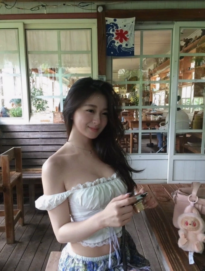 Hình ảnh gái xinh tóc dài với vẻ đẹp nhẹ nhàng làm say đắm lòng người
