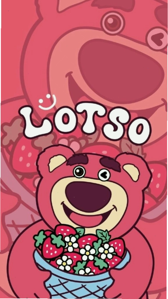 Lotso cười tươi nhẹ nhàng khi ôm hoa dâu