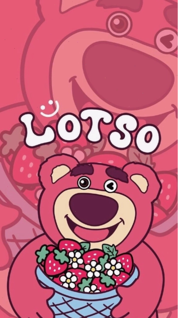 Lotso ôm hoa dâu cười tươi nhẹ nhàng