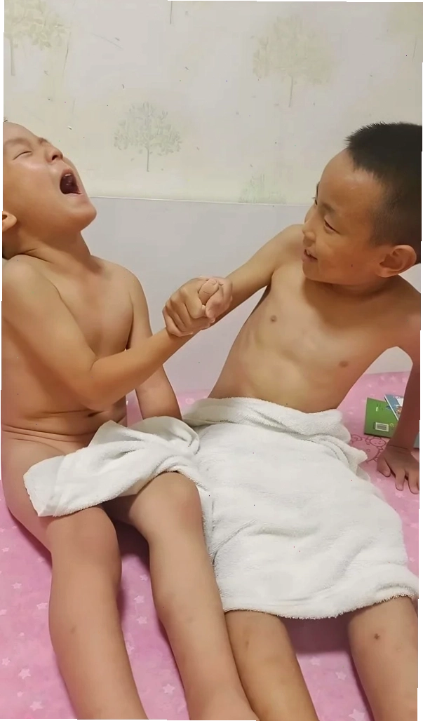 Meme mãi là anh em 13: Cùng nhau trưởng thành