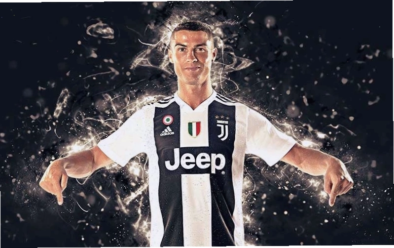 Ronaldo ăn mừng bàn thắng đầy cảm xúc