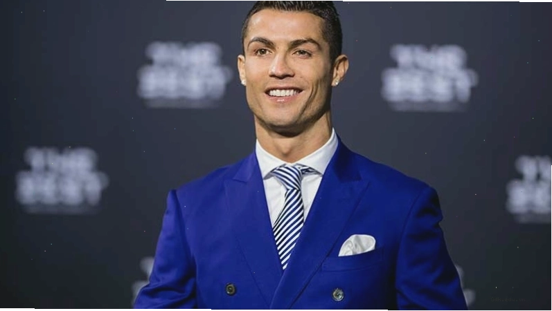 Ronaldo lịch lãm trong trang phục vest