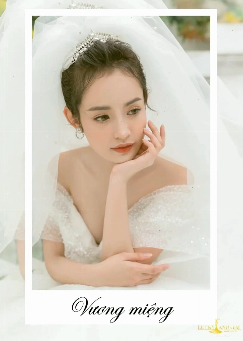 Trang điểm cô dâu với phong cách tối giản, tông màu đen trắng tinh tế